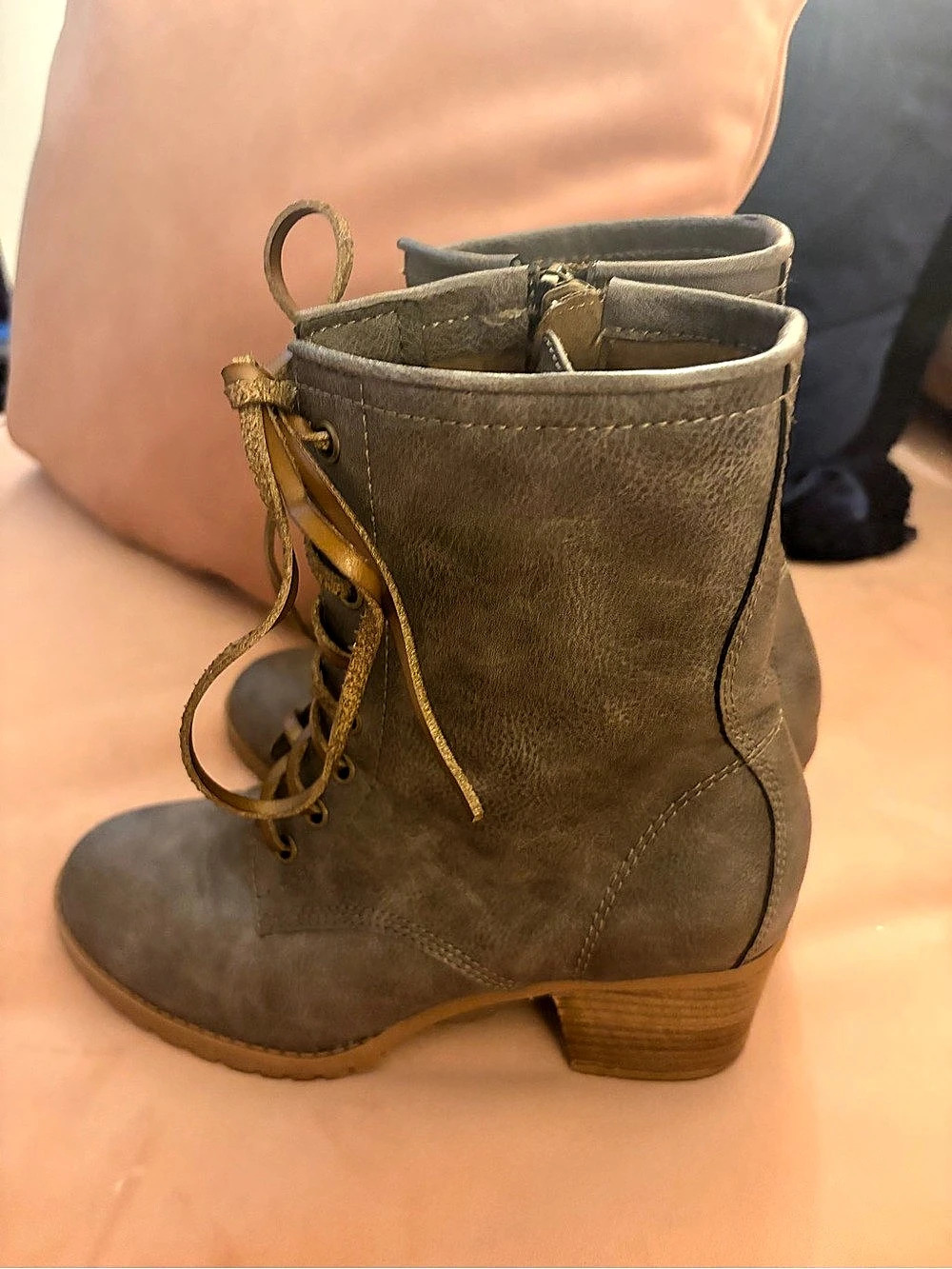 Lace-Up Ankle Boots in Brown US 8